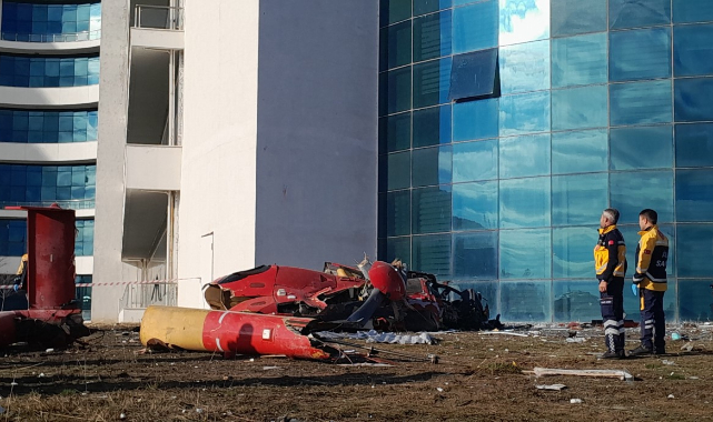 Yoğun sis nedeniyle binaya çarpan ambulans helikopter düştü: 4 ölü