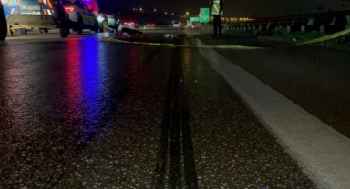 Otobanda yolun karşısına geçmek isterken tırın altında kaldı: 1 ölü
