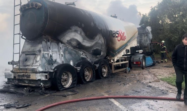Otomobille çarpışan tanker böyle patladı