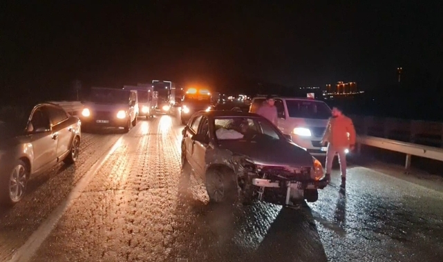Bıçaklı kavga sonrası olay yerinden kaçan şüpheliler kaza yaptı: 1 ölü, 2 yaralı