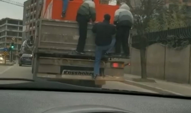 Gençlerin tehlikeli yolculuğu kamerada