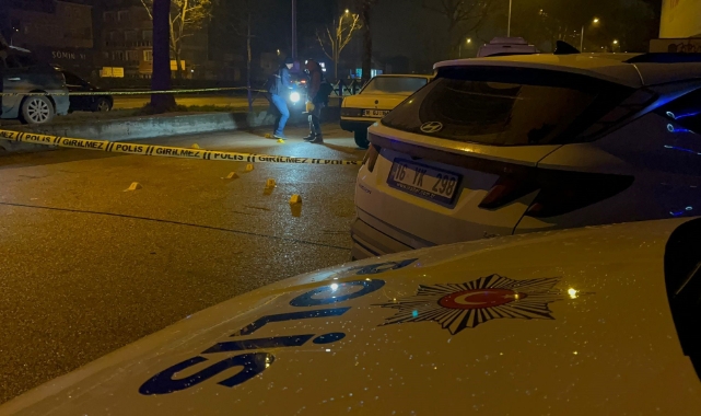 Kasklı motosikletli, 3 kişiye 11 el ateş açarak kayıplara karıştı: 2'si ağır, 3 yaralı