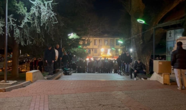 Yılın ilk sabah namazında binlerce vatandaş Ulucami'ye akın etti