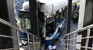 Ankara'da belediye otobüsü kaza yaptı! Çok sayıda yaralı var