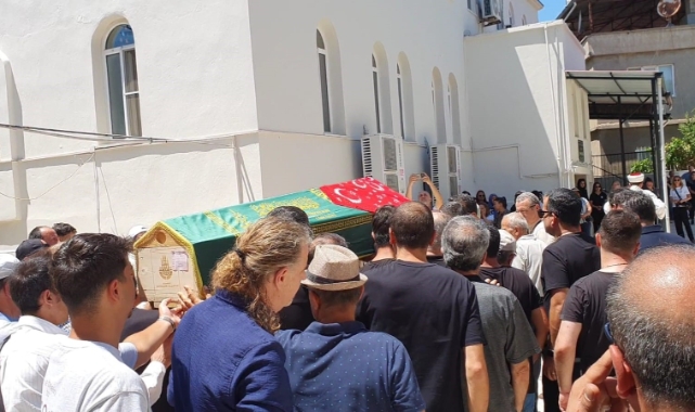 Evinde ölü bulunan yarış spikeri toprağa verildi