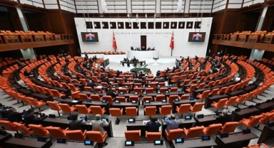 TBMM’de AK Parti Milletvekili Hacıoğulları’ndan Leman dergisine salavatı şerif ile tepki