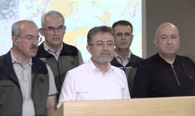 Bakan Yumaklı'dan Çanakkale'deki yangınlara ilişkin açıklama