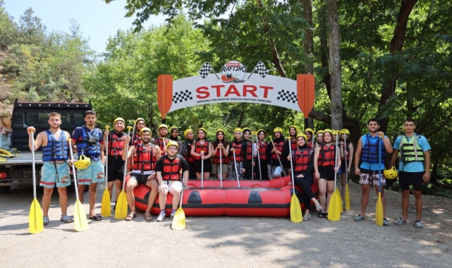 Bursa'da gençler rafting heyecanı yaşadı