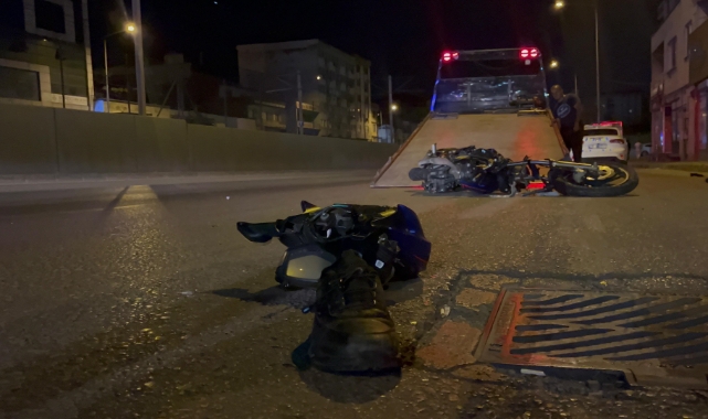 Bursa'da Motosiklet İşletme Girişine Çarptı: 2 Ağır Yaralı