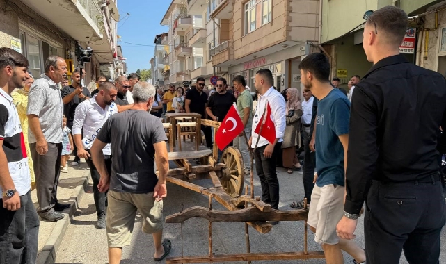 Bursa İznik düğün geleneği: Damat öküz arabasını çekti