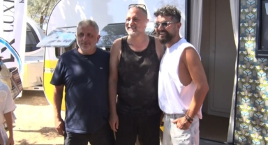 Hüsnü Şenlendirici, Mehmet Çevik'e kaptırdığı karavanı ziyarete geldi