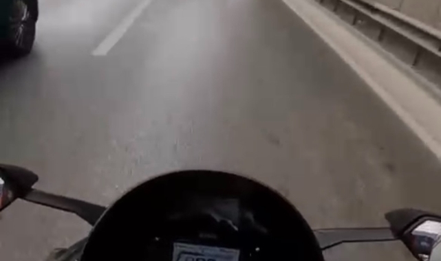 Motosiklet sürücüsünün ölümden döndüğü anlar kask kamerasında