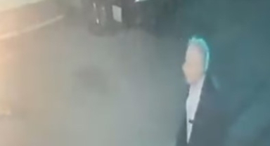 Yolun karşısına geçmek isterken otomobilin altında kaldı