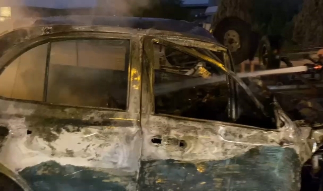 Bursa'da Traktöre Çarpan Otomobil Yandı: Anne ve Kızı Yaralı