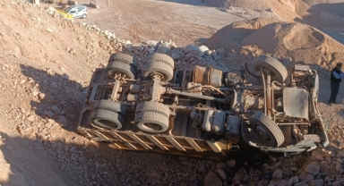 Bursa İnegöl’de Hafriyat Kamyonu Devrildi: 1 Yaralı