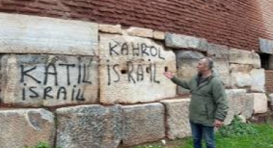 Bursa İznik'te Tarihi Surlara Yazılan 'Katil İsrail' Yazısı Tepki Topladı