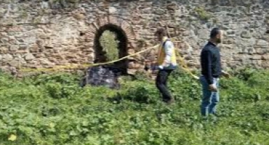 Bursa İznik'te Tarihi Surların Dibinde Erkek Cesedi Bulundu