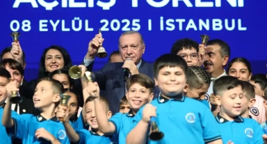 Cumhurbaşkanı Erdoğan, 2025-2026 Öğretim Yılının İlk Gününde Öğrencilerle Buluştu