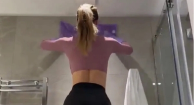 Ebru Şallı Tuvalet Temizlerken Pilates Yaptı