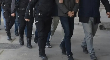 İzmir'de FETÖ Operasyonu: 3 Tutuklama, Diğer Şüpheliler Serbest