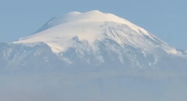 Ağrı Dağı Karla Kaplandı, Iğdır Ovası Sıcak Hava ile Canlandı