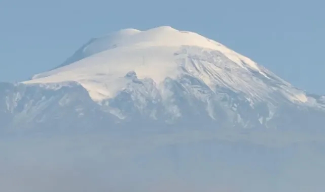 Ağrı Dağı Karla Kaplandı, Iğdır Ovası Sıcak Hava ile Canlandı