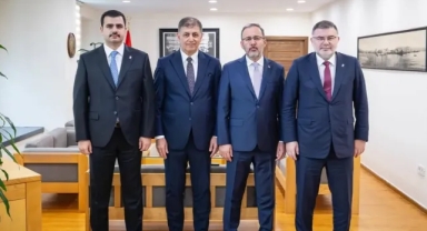 AK Parti Heyeti Karşıyaka Stadyumu İçin İzmir Büyükşehir Başkanı Cemil Tugay’ı Ziyaret Etti