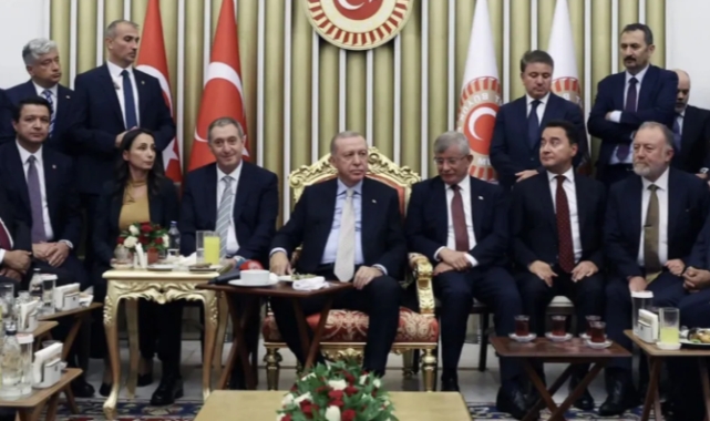 Ali Babacan: Kimi selamlayacağımı size mi soracağım