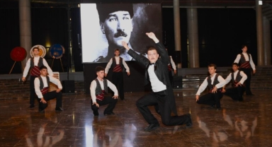 Atatürk'ün Bursa'ya Gelişinin 103. Yıl Dönümü Osmangazi'de Muhteşem Gösterilerle Kutlandı