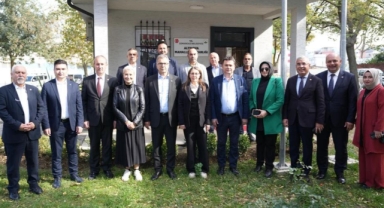 Başkan Erkan Aydın, Altınova Mahallesi’nde vatandaşlarla buluştu