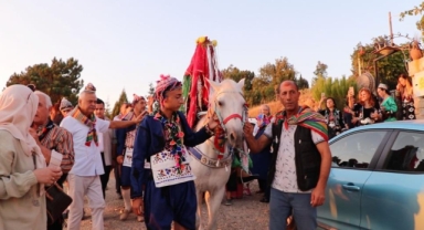 Bursa’da Akademisyen Çift, Geleneksel Türkmen Düğünüyle Hayatlarını Birleştirdi