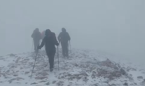 Bursa Dağcıları Uludağ'da Mevsimin İlk Karı İçin Zirveye Tırmandı
