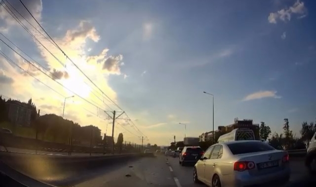 Bursa Nilüfer'de Zincirleme Trafik Kazası: Motosikletli Ölümden Döndü
