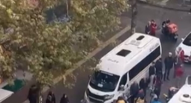 Bursa Yıldırım’da Yağışlı Havada Kaygan Yolda Kurye Düştü