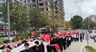 Bursalı öğrenciler Cumhuriyet’in 102. yılını dev koreografiyle kutladı