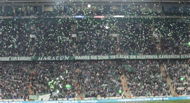 Bursaspor taraftarları minik Çağan Ata'nın mücadelesini kutladı