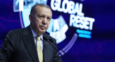 Cumhurbaşkanı Erdoğan: “Aile kurumu saldırı altında, sosyal medya yozlaşmayı körüklüyor”