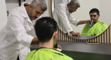 Hatay’da 3 Yıldır Evden Çıkmayan Barış Özbay, Saatler Süren İkna Sonrası Dışarı Çıktı!