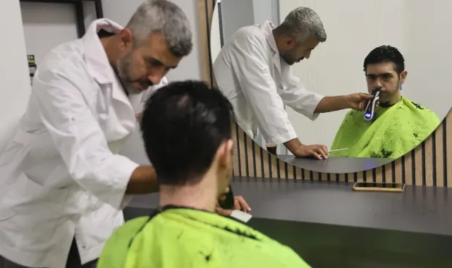 Hatay’da 3 Yıldır Evden Çıkmayan Barış Özbay, Saatler Süren İkna Sonrası Dışarı Çıktı!