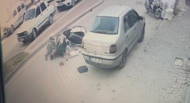 İnegöl’de motosiklet yayaya çarptı: 2 yaralı