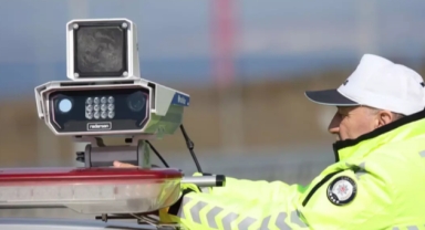 Sürücülerin isyanı sonuç verdi! Tabelalar söküldü, hız limitleri değişti