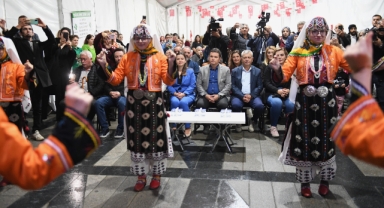 Üreten Kadınlar Cumhuriyet İçin Bir Araya Geldi