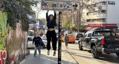 Ankara Kızılay tabelasında barfiks demiri eklendi