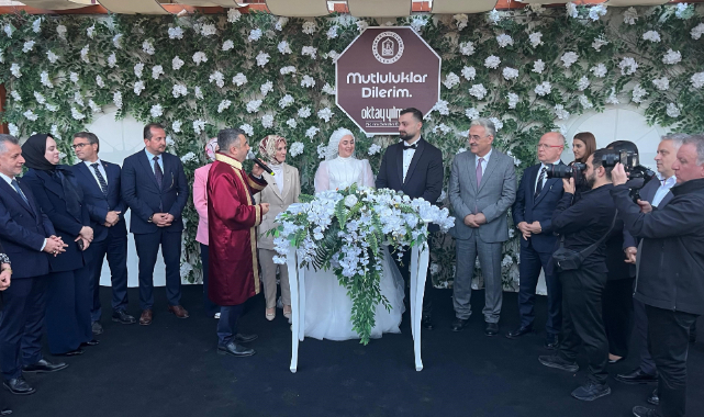 Bakan Göktaş, evlilik kredisinden yararlanan çiftin nikah şahidi oldu
