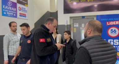 Bursa'da Asansörde Mahsur Kalan 2 Öğrenci Kurtarıldı