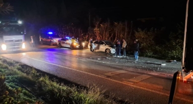 Bursa'da Rulo Saç Yüklü Tır ile Otomobilin Çarpıştığı Kazada 1 Kişi Yaralandı