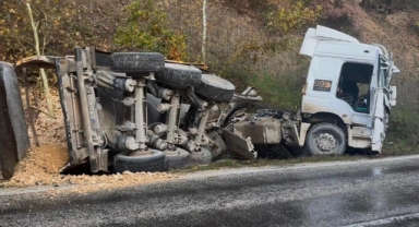 Bursa-Orhaneli Yolunda Peş Peşe Meydana Gelen Kazalarda 3 Kişi Yaralandı