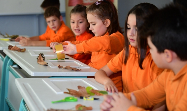 Dökülen Yapraklar Sanata Dönüştü: Osmangazi’de Miniklerden Renkli “Herbaryum” Etkinliği