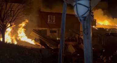 Gemlik’te Kafede Çıkan Yangın İşletmeyi Küle Çevirdi