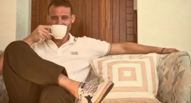 Kerem Bürsin Dubai’de Onur Ödülü Aldı: Sempatik Haliyle Gündem Oldu